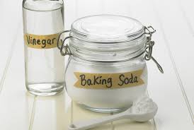Sprinkle baking soda over every wet surface so that a thin film is present. How To Clean A Bathtub No Matter How Dirty It Is