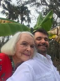 Alexander Popper's Instagram, Twitter & Facebook