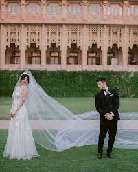 Pin By Laisy Maria On Jonas Brothers Celebrity Bride Priyanka Chopra Wedding Celebrity Weddings