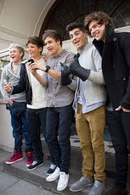 Live while we re young. Ellen Tells Three Women To Find One Direction Live While We Re Young
