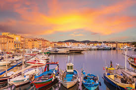 From beaches to markets and bars, here are the 9 best things to do during your stay. Privatjet Charter Zwischen Genf Und St Tropez Lunajets