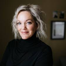 Holly Petroff's Instagram, Twitter & Facebook