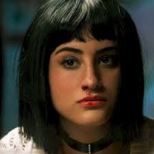 Cantora DAY lança o clipe de "Não Gosto de Mim"