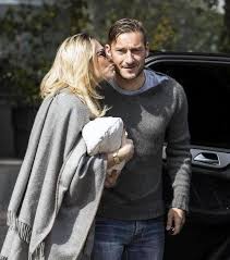 E' questa la dedica dell'ex capitano della roma alla sua bimba. Ilary Blasi Francesco Totti And Isabel Totti Graphic Sweatshirt Men Sweater Sweatshirts