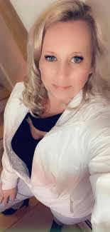 Estelle Sheldon's Instagram, Twitter & Facebook