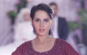 She started her acting career in a television series called 3ard khas. ÙŠØ§Ø³Ù…ÙŠÙ† Ø±Ø¦ÙŠØ³ Yasmin Raeis