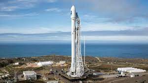 Eine testrakete des raumfahrtunternehmens spacex ist am mittwoch in texas bei der landung explodiert. Starker Wind Halt Falcon 9 Rakete Am Boden