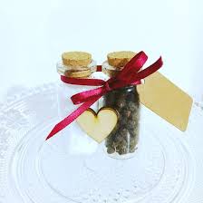 Liebevoll Gestaltete Reagenzglasser Mit Salz Pfeffer Der Anhanger Dient Z B Als Namensschild Die Sat Namensschilder Hochzeit Gastgeschenke Hochzeit Hochzeit