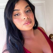 Diana Espino's Instagram, Twitter & Facebook