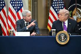 Donald Trump contredit son ministre de l'Énergie sur les prix du carburant