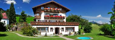 Bu konaklama tesisi 4 yatak odası ve 2 banyo odasıyla hizmet vermektedir. Ferienwohnungen Und Apartments In Ofterschwang Weltcup Ort Bayern Im Landhaus Edelweiss Bei Familie Schwarz
