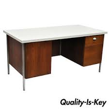 Some prefer a minimalist look in the office, so that they can enjoy a blank slate from which to work and be creative. Florence Knoll Walnut Executive Desk Laminate Top Vintage Mid Century Modern Ebay