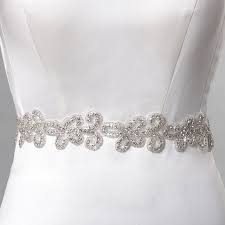 Encontrarás el accesorio de novia perfecto si lo que quieres es darle tu toque personal a tu vestido de novia. Accesorios Para Novias Somos Novios