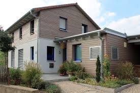 Einfamilienhaus Holzhaus Satteldach Holzfassade Franzosischer Balkon Carport Aus Holz Holzfassade Holzhaus Holzverkleidung Haus