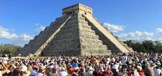 Si te sorprende que el equinoccio de primavera no caiga el 20 o 21, es por una buena razón. Equinoccio De Primavera Events In Chichen Itza Yucatan Mexican Fiesta In 2021 Experts In Mexico