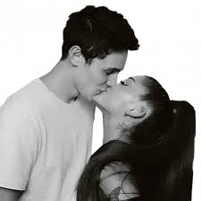 Tanto la ceremonia como la fiesta se llevaron a cabo casi en secreto, hasta ahora que las fotos del evento. Ariana Grande Se Ha Casado En Secreto Con Dalton Gomez Durante El Fin De Semana