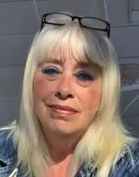 Karie White's Instagram, Twitter & Facebook