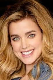 Layla Burns's Instagram, Twitter & Facebook