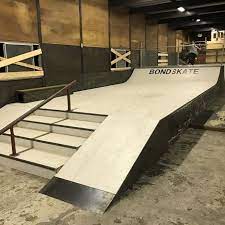 bondskate at 千葉県の船橋市にある室内スケートパーク 室内 スケートパーク 千葉