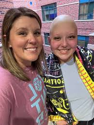 Elizabeth Umstead's Instagram, Twitter & Facebook