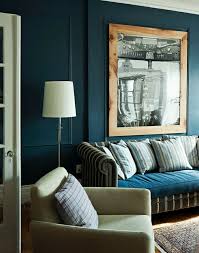 Un meuble bleu canard (canapé, table, chaise…) par exemple. Quelle Couleur Associer Au Bleu Petrole Dans L Interieur