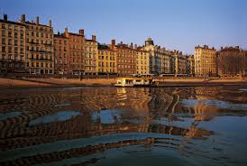 Sur Les Quais De Saone Office Du Tourisme De Lyon Tourisme Quai Visite Guidee
