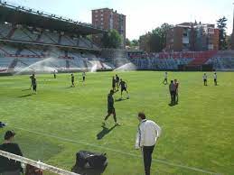 Stadion vallecas, na katerem svoje domače tekme igra rayo vallecano, ni varen. Meister On Twitter Anschwitzen Im Stadion Des Erstligisten Rayo Vallecano Sonne Gute Stimmung Und Volle Konzentration Rmafcb Http T Co Igijenyf26