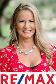 Kelly Dixon's Instagram, Twitter & Facebook