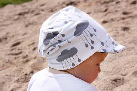 Beanie (material 1 + 2) höhe cm 28 cm 30 cm 32 cm loop (material 1 + 2) höhe cm 22 cm 22 cm 22 cm * stoffbreite 140 cm. Baby Wendebeanie Kostenloses Schnittmuster Freebook Lybstes