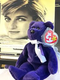 Diana Bear's Instagram, Twitter & Facebook