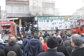 Yanın nedeniyle büyük panik yaşanırken olay yerine çok sayıda itfaiye ekibi gönderildi. Derince De Korkutan Yangin Evrensel
