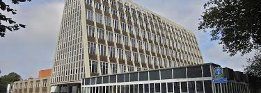 Students at manchester metropolitan university are isolating after more than 100 tested positive for but gervase phillips, manchester metropolitan university's principal lecturer in history, said. Manchester Metropolitan University M40 The Uni Guide