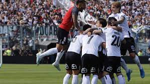 90' remate remate fallado por maicol cabrera (santiago wanderers) remate con la izquierda desde el lado izquierdo del. Colo Colo Vence A La U En La Agonia Y Con Gol Historico De Esteban Paredes Meganoticias