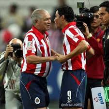 Salvador reyes monteon was born on month day 1936, at birth place, to luis reyes create a free family tree for yourself or for salvador monteon and we'll search for valuable new information for you. Las Leyendas Salvador Chava Reyes De Balonero A Idolo Eterno En Chivas De Guadalajara Chivas Pasion