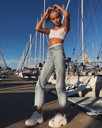 Emma ellingsen is a 19 years old model and youtuber from tønsberg municipality, norway. Emma Ellingsen The 17 Year Old Model Vlogger And Scandinavian It Girl Talks Social Media Selfies And Speaking Ou Fashion Outfit Inspirations Cute Outfits