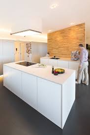 Kucheninsel Kochinsel Kuche Planen Kuchenplanung Kucheninspiration Weiss Minimalistisch Desig Kuche Planen Kuche Mit Insel Offene Kuche Wohnzimmer