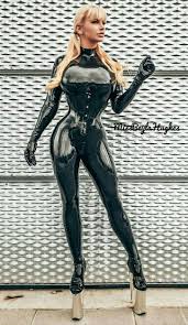 pin auf latex