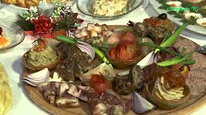 Alte retete culinare traditionale romanesti, retete borsuri si ciorbe aici, retete cu porc aici, retete ciorbe de porc aici. CrÄƒciun TradiÈ›ional Boieresc Moldovenesc La Vatra Neamului Youtube