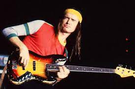 You'll want to learn how play bass guitar after watching this guy! Top 10 Best Bassists Of All Time Ledgernote