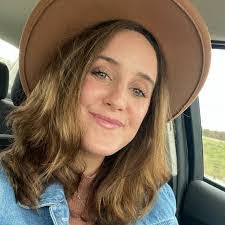 Claire Mcclellan's Instagram, Twitter & Facebook