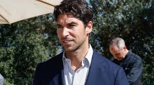 Cayetano Rivera denuncia abuso policial tras ser detenido en plena calle: "La actuación de los agentes fue desmedida y tengo un parte de lesiones"