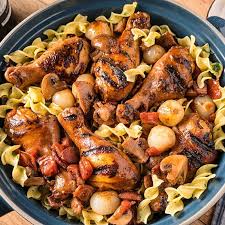 A La Recherche D Un Plat Typiquement Canadien Aux Saveurs Authentiques Essayez Cette Delicieuse Recette Au Sirop D Erable Et Recette Coq Au Vin Recette Poulet