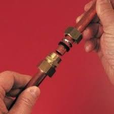 Raccorder Des Tubes En Cuivre Sans Soudure Avec Les Raccords Rapides Plomberie Sans Soudure Trucs Et Astuces Plomberie