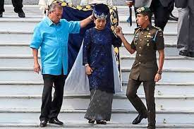 Kali terakhir istiadat kemahkotaan sultan johor ialah kemahkotaan dymm sultan ismail ibni sultan ibrahim dan sultanah ungku tun aminah pada 10. Kisah Puteri Sultan Perak Menjadi Permaisuri Negeri Johor