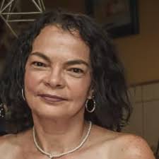 Pocos hombres aguantan a una mujer con temple duro y buen carácter. Muchos  piden una y cuando por fi la conocen le tienen miedo, les parece arrogante,  determinante, exigente, fuerte, rebelde, libre…