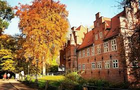 Bergedorf haus 9 bemüht sich darum, ihnen ein bestmögliches preisleistungsverhältnis zu bieten. Bergedorf Ein Schloss Viele Fachwerkhauser Cafes Haus Anna Elbe