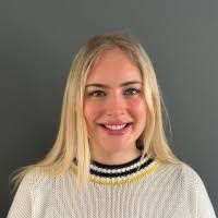 Laura Carle's Instagram, Twitter & Facebook