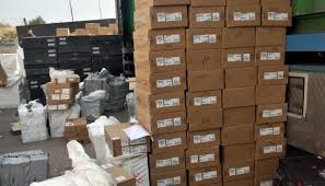 الجمارك تحبط تهريب حاوية تحتوي على بضائع مختلفة-صور - صحيفة المقر