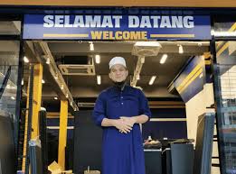 He also has his own clothing brand called elew's design. Ustaz Ebit Liew Buka 10 Pasar Raya Harga Murah Tawar Peluang Pekerjaan
