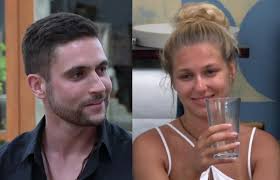 Hotel Paradise". Czy Grzegorz sugeruje, że coś łączy go z Angeliką?  Intrygujące zdjęcia